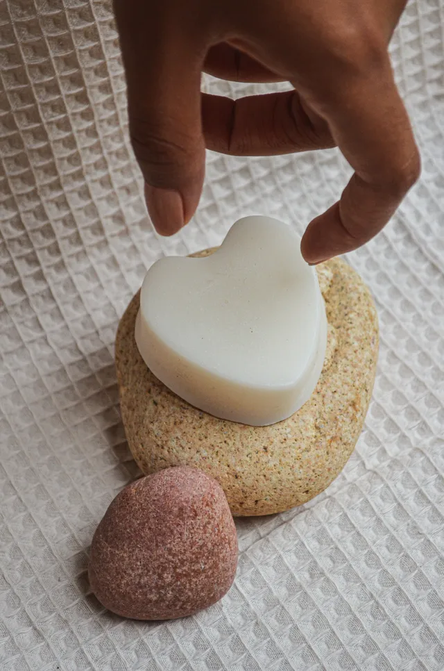 Exquises Caprines Cœur savon lait de chèvre 65 g pêche