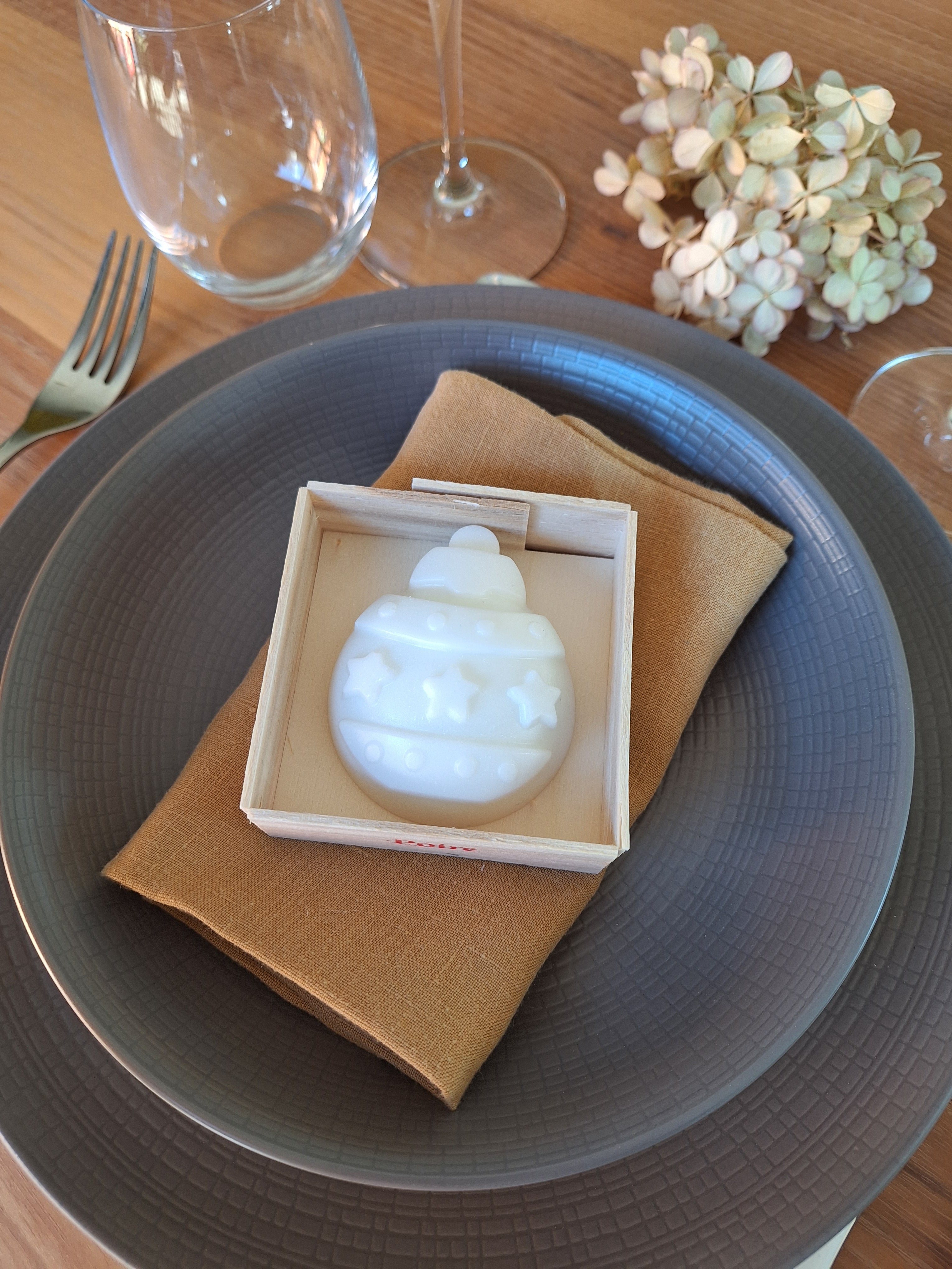 Exquises Caprines Savon Boule de Noël lait de chèvre 65g nature