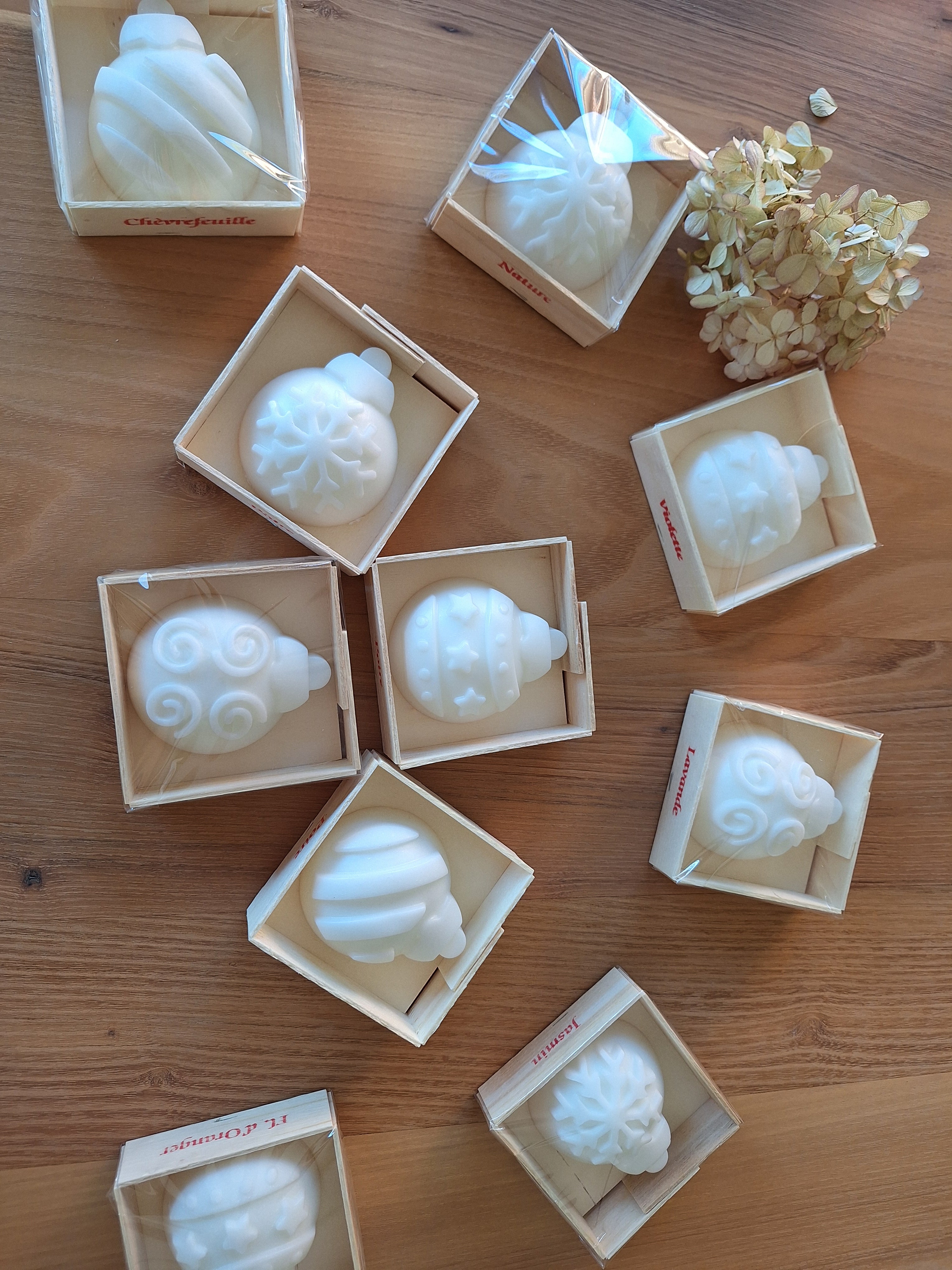 Exquises Caprines Savon Boule de Noël lait de chèvre 65g nature