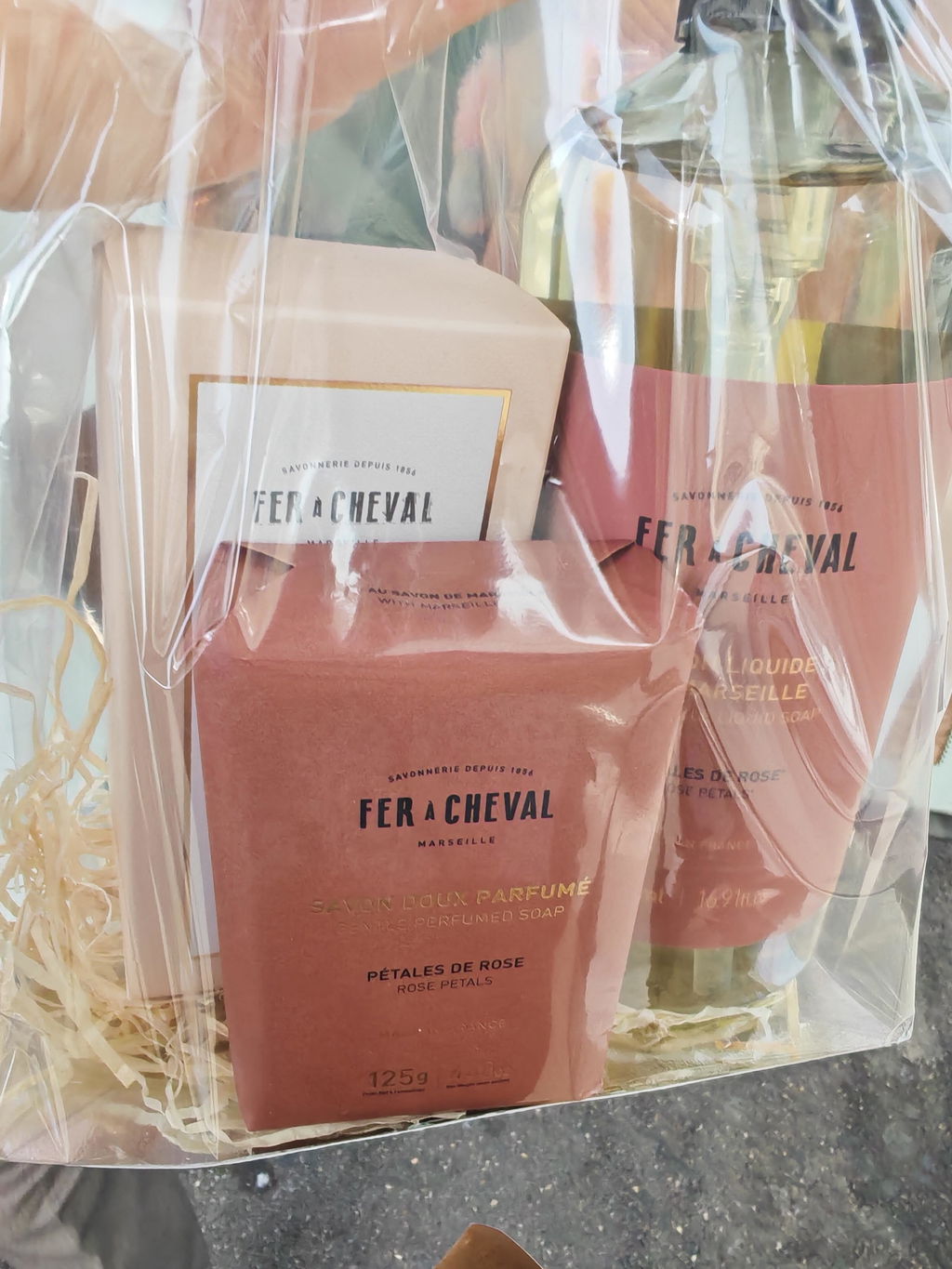Fer à Cheval Savonnettes Pétales de Rose savon 125g surgras