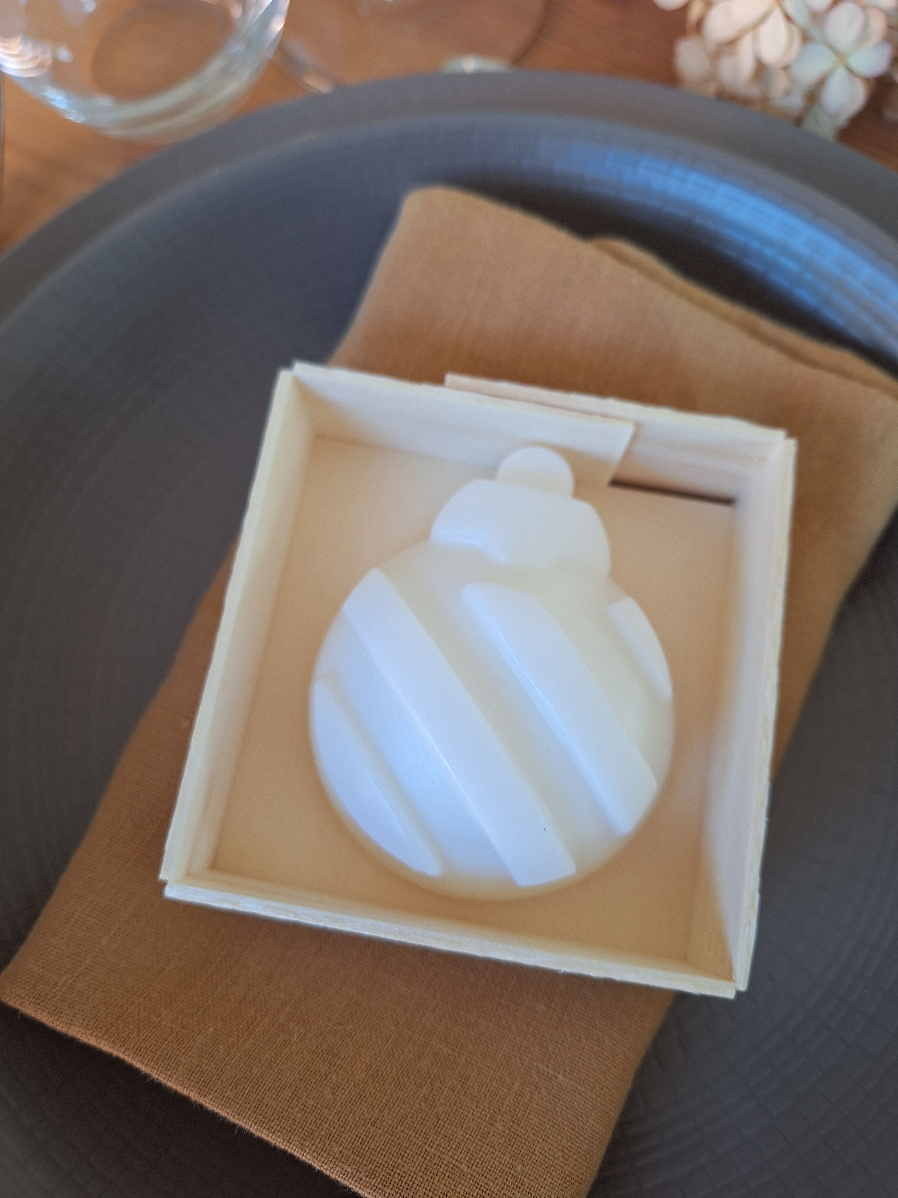 Exquises Caprines Savon Boule de Noël lait de chèvre 65g nature