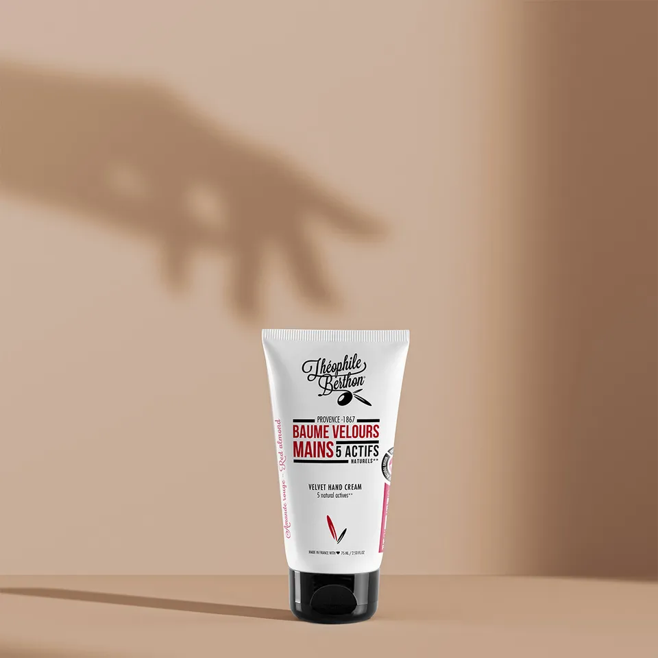 Théophile Berthon Baume Velours Mains et Ongles 75ml amande rouge