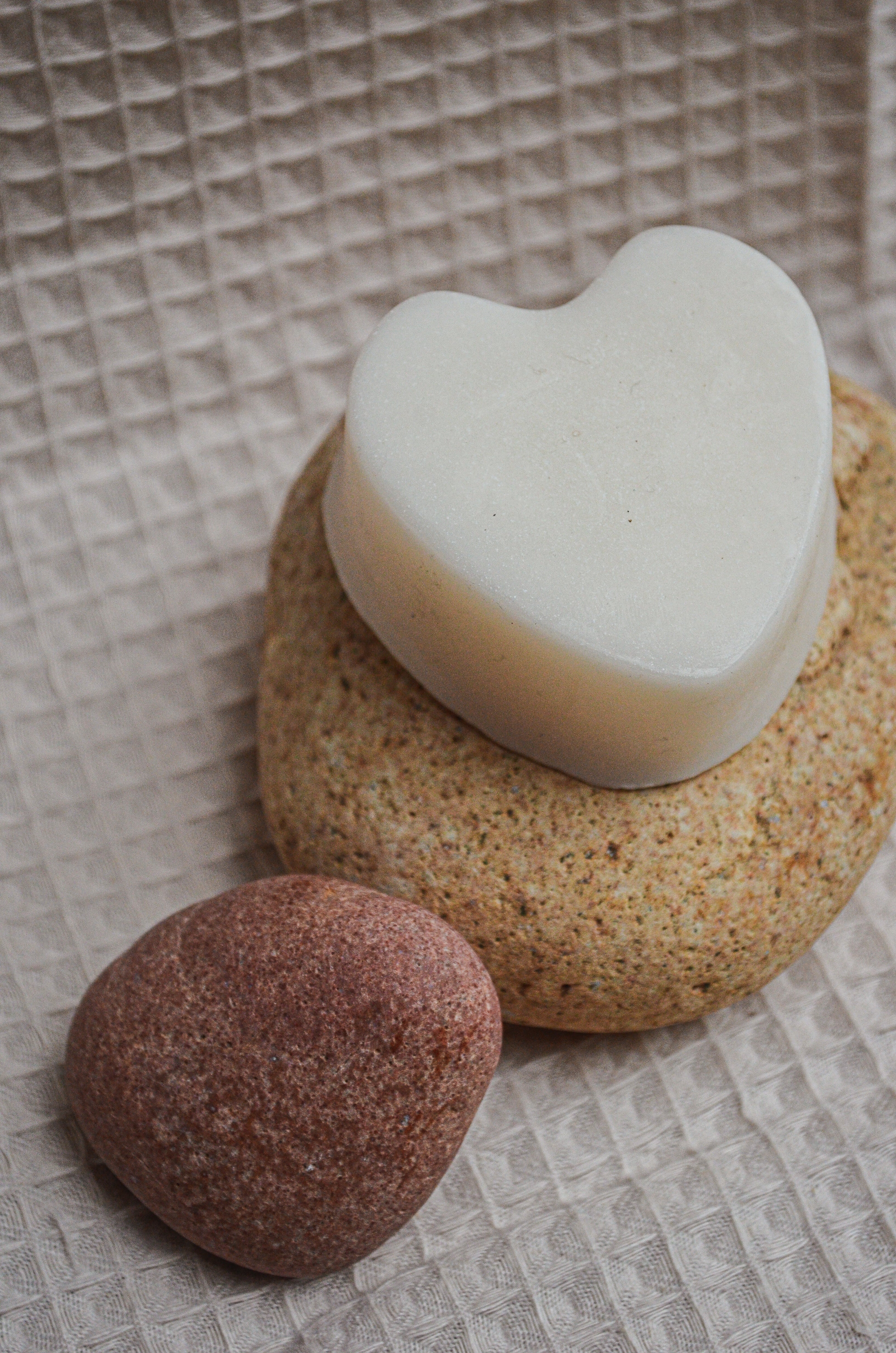 Exquises Caprines Cœur savon lait de chèvre 65 g pêche