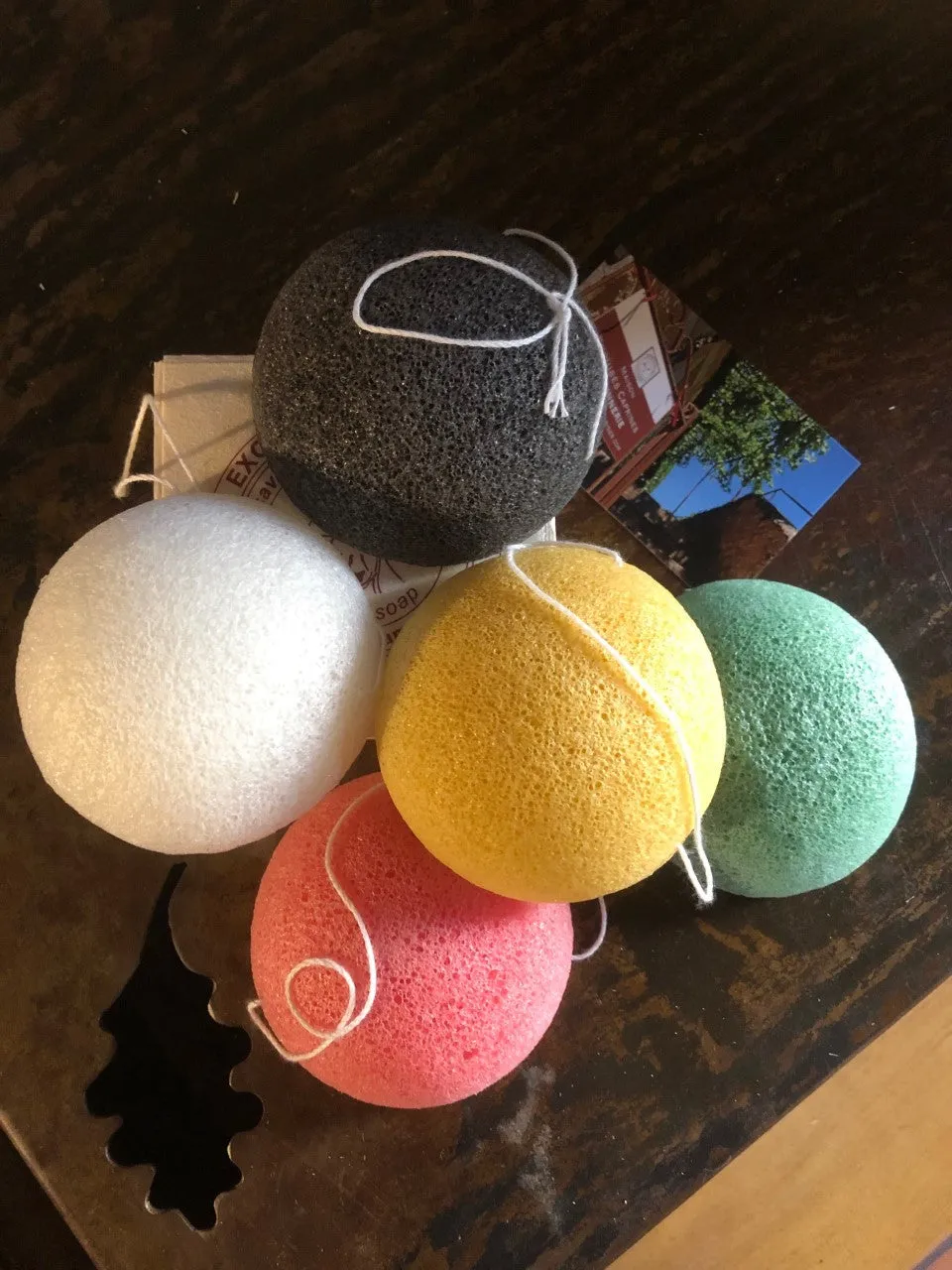 Exquises Caprines Konjac éponge visage noire peau sensible