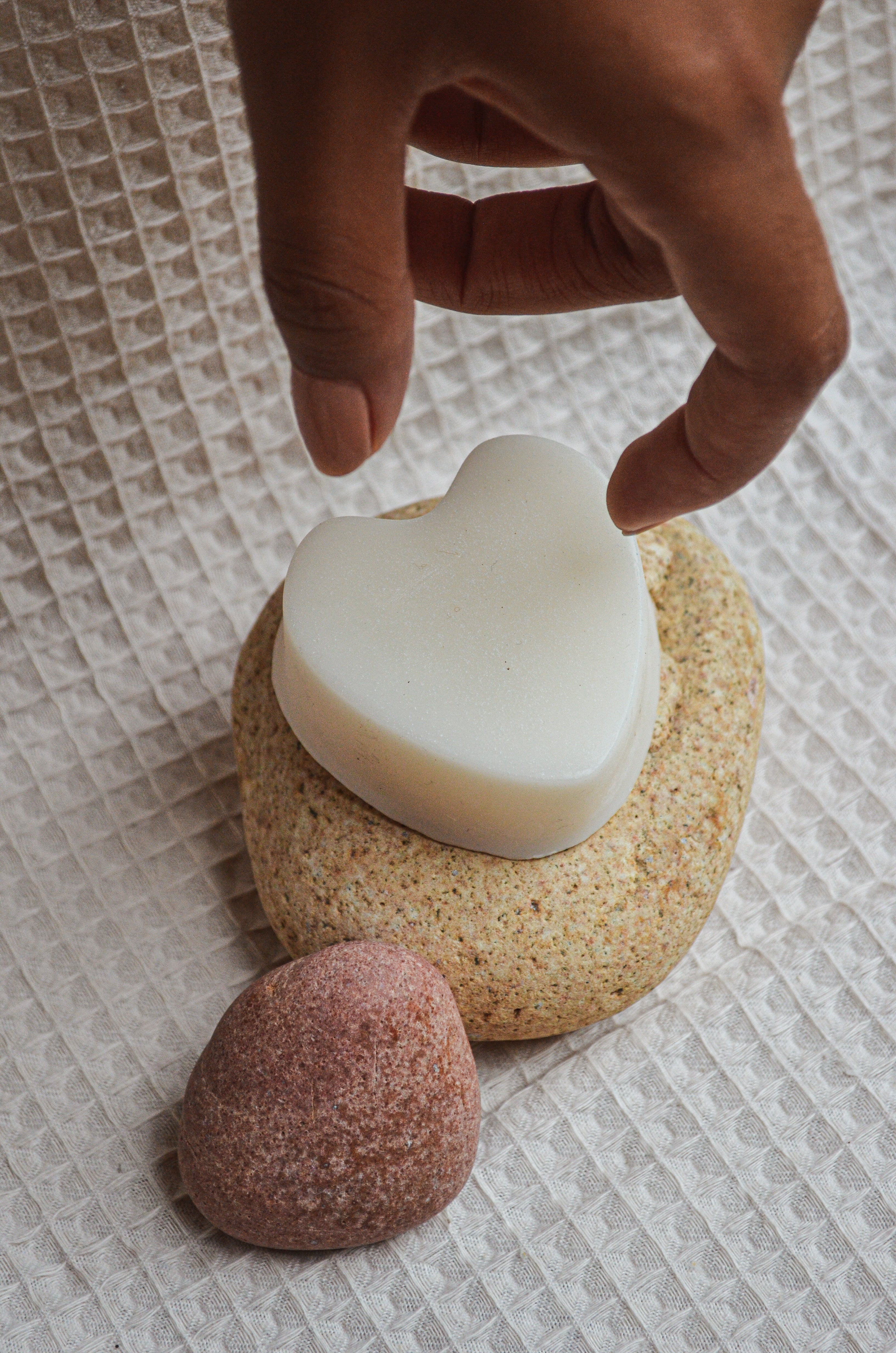 Exquises Caprines Cœur savon lait de chèvre 65 g pêche